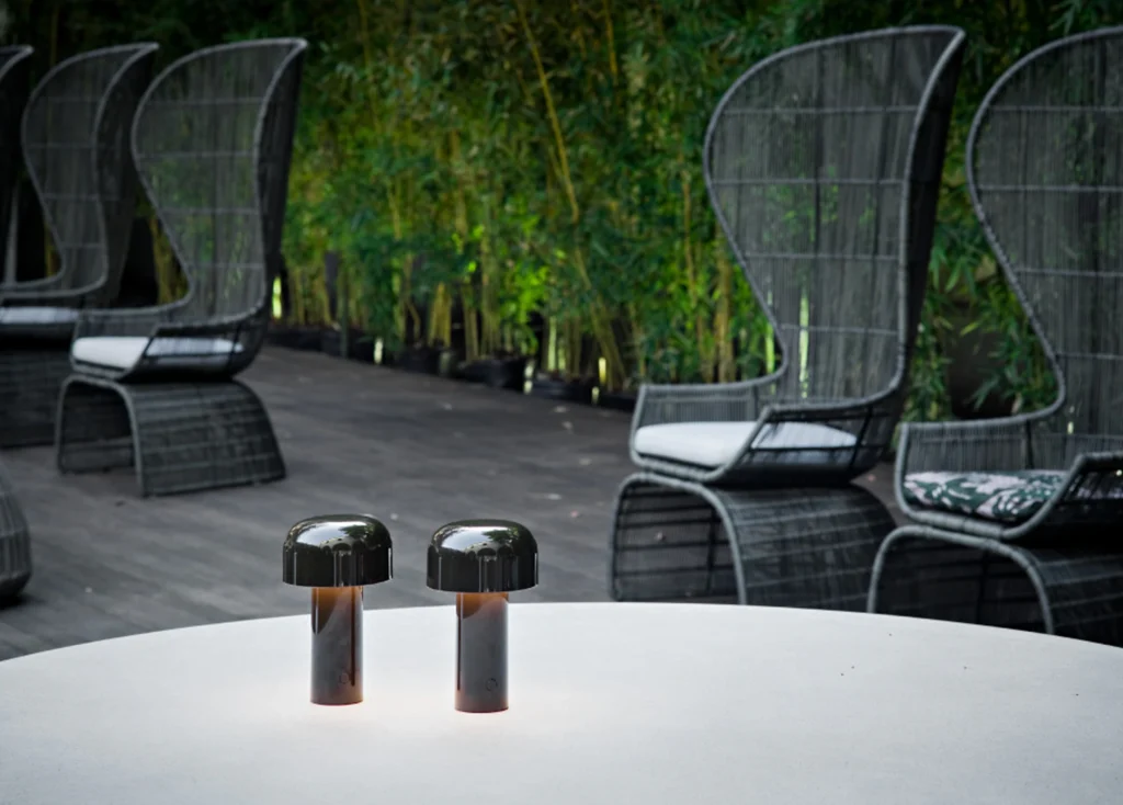 Luminária Bellhop Table